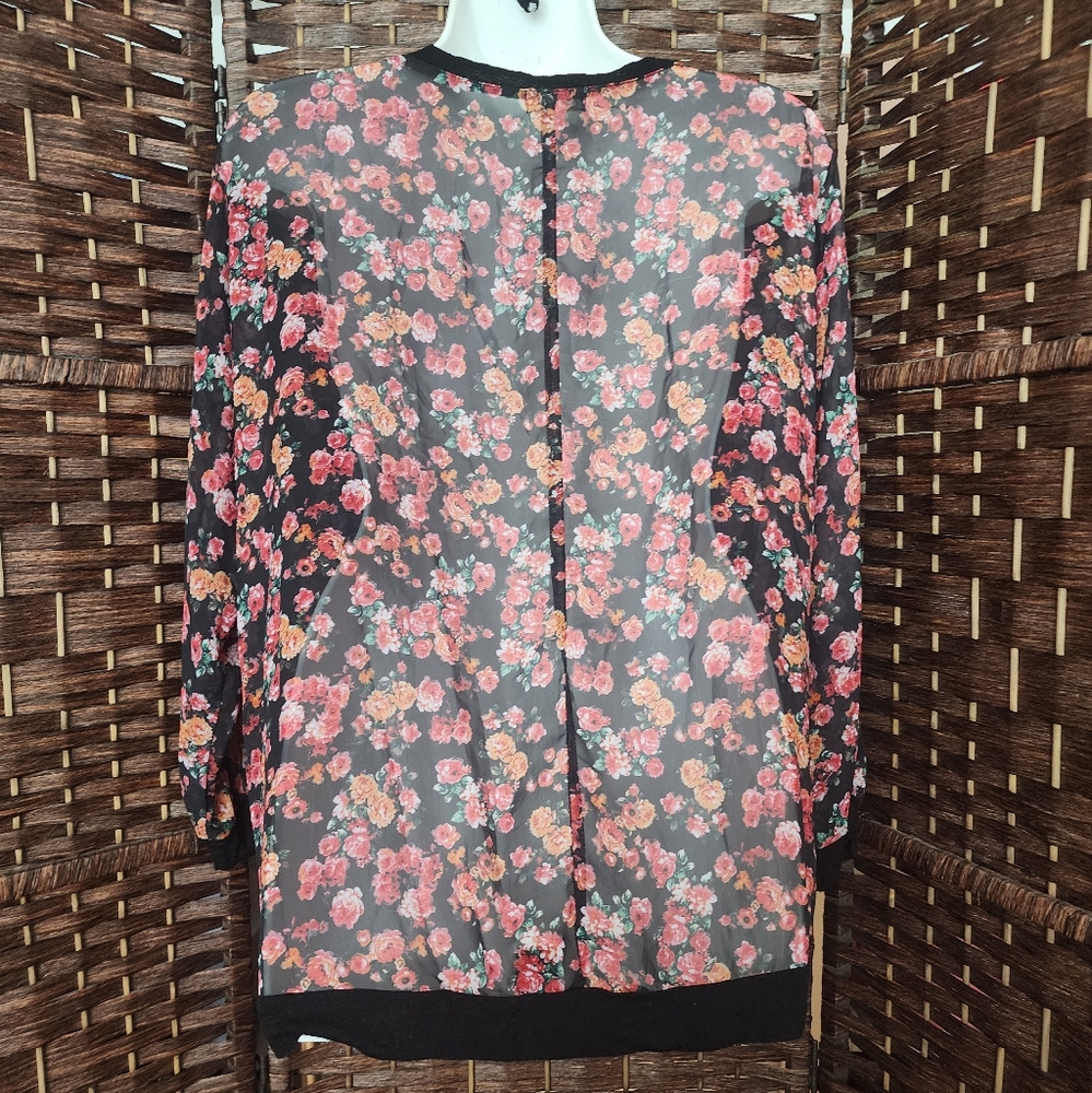 Eyeshadow Floral Print Blouse with Relaxed Love on a Hanger Blouse Size - Picture 6 of 10